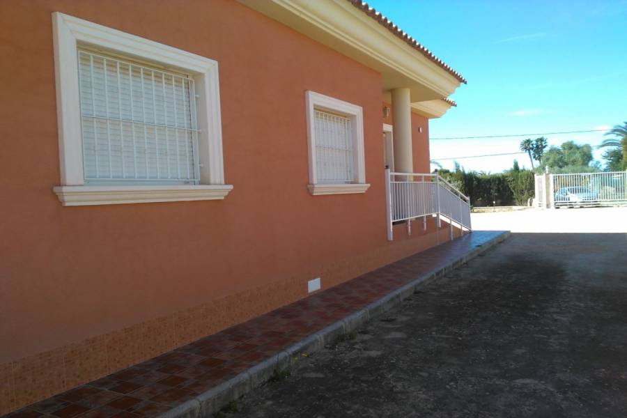 Elche,Alicante,España,4 Bedrooms Bedrooms,2 BathroomsBathrooms,Casas,33977