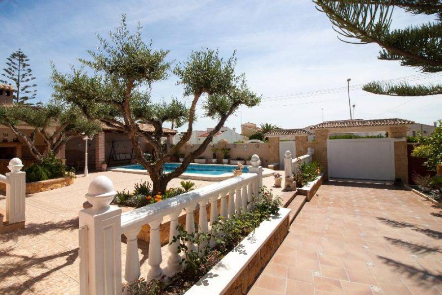 Ciudad Quesada,Alicante,España,5 Bedrooms Bedrooms,3 BathroomsBathrooms,Fincas-Villas,3869