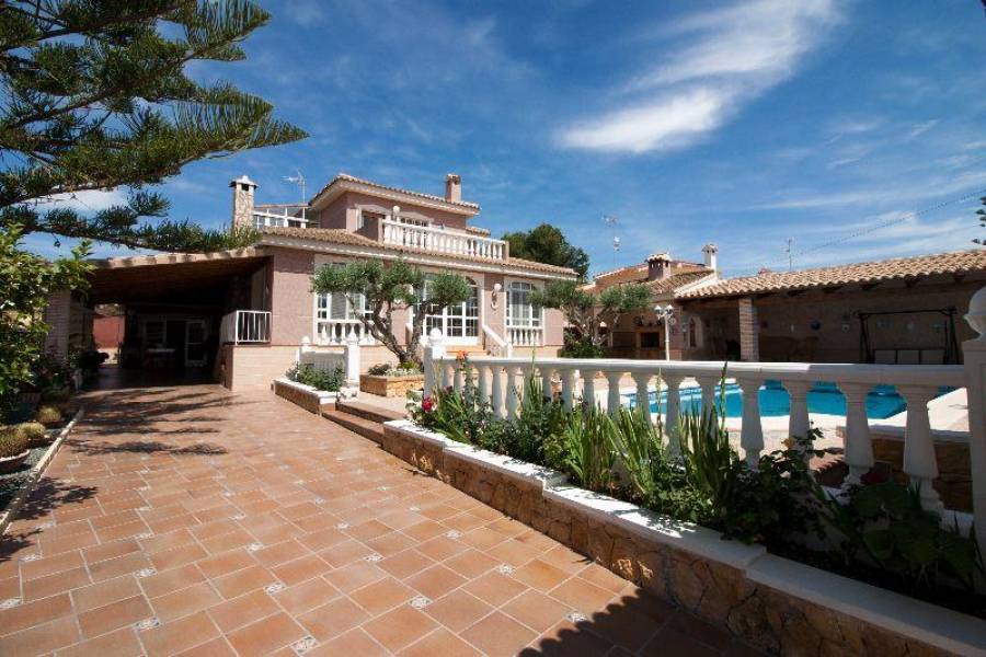 Ciudad Quesada,Alicante,España,5 Bedrooms Bedrooms,3 BathroomsBathrooms,Fincas-Villas,3869