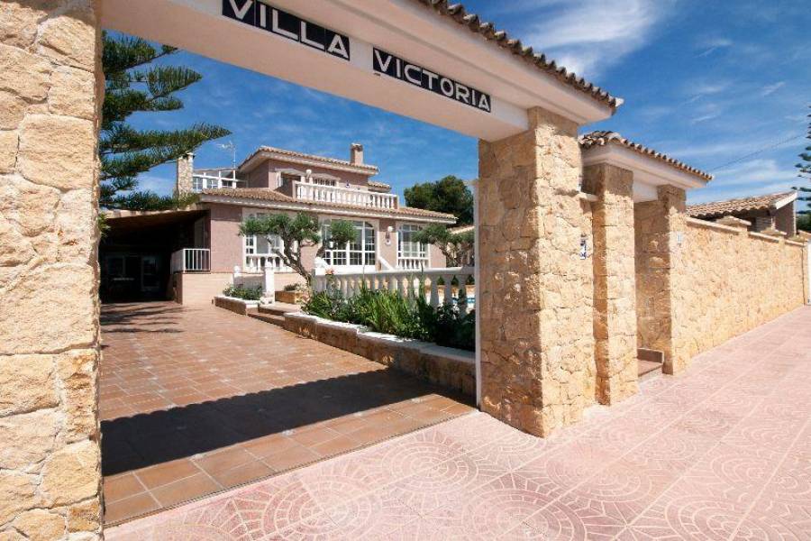 Ciudad Quesada,Alicante,España,5 Bedrooms Bedrooms,3 BathroomsBathrooms,Fincas-Villas,3869