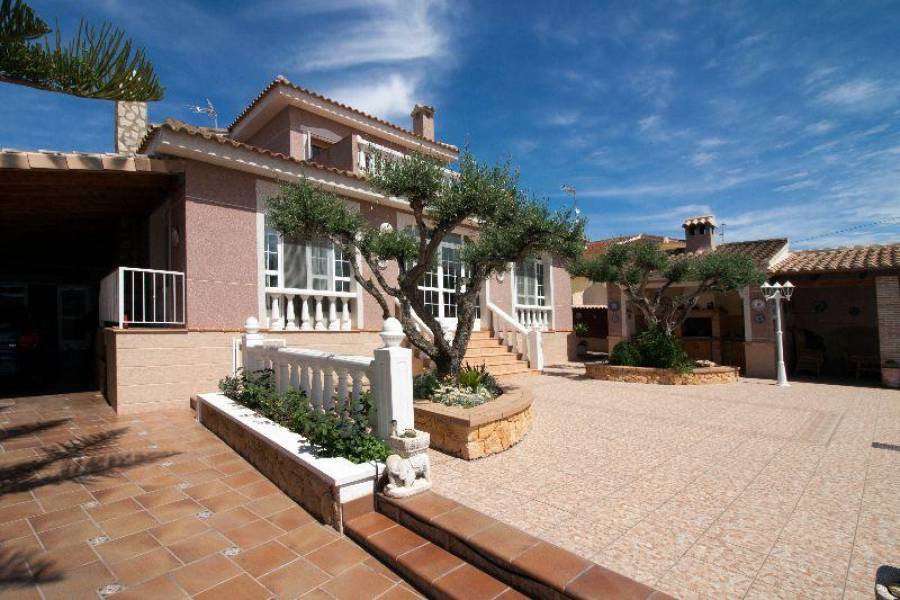 Ciudad Quesada,Alicante,España,5 Bedrooms Bedrooms,3 BathroomsBathrooms,Fincas-Villas,3869