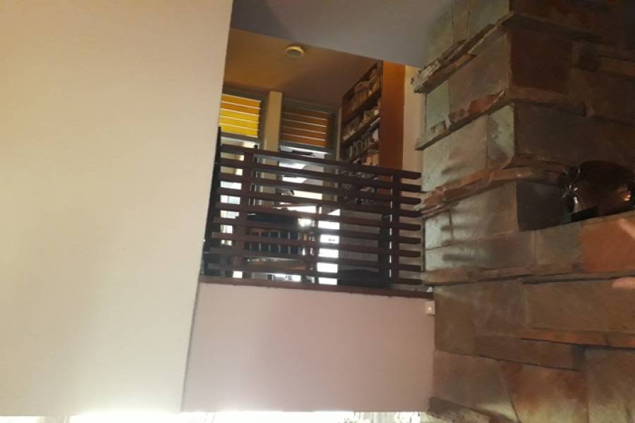 Mendoza,3 Habitaciones Habitaciones,3 BañosBaños,Casas,Sargento Cabral,4,1302