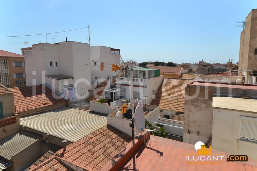 Alicante,Alicante,España,4 Bedrooms Bedrooms,3 BathroomsBathrooms,Planta baja,34155