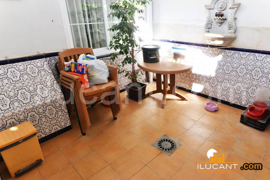 Alicante,Alicante,España,4 Bedrooms Bedrooms,3 BathroomsBathrooms,Planta baja,34155