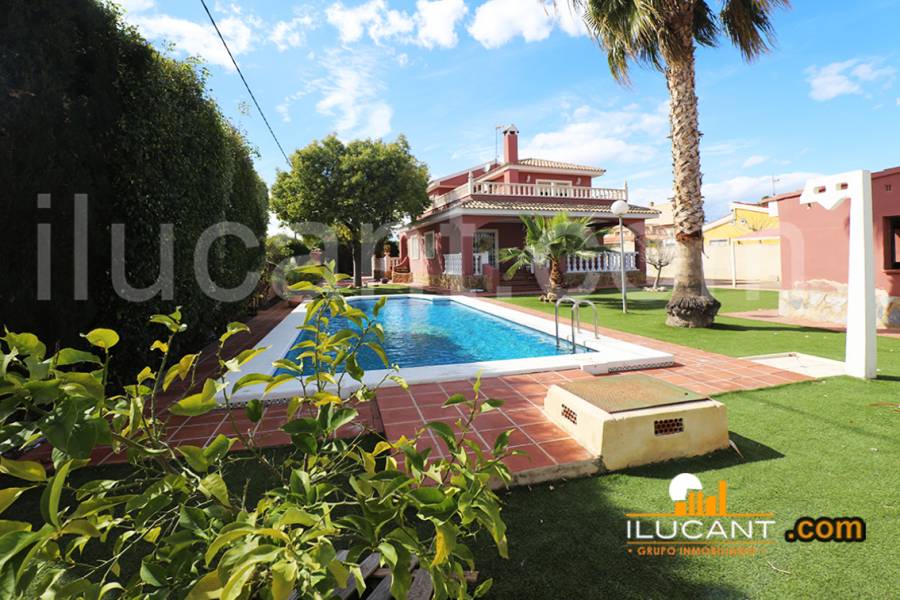 San Vicente del Raspeig,Alicante,España,4 Bedrooms Bedrooms,3 BathroomsBathrooms,Chalets,34175