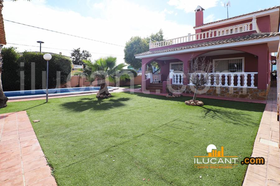 San Vicente del Raspeig,Alicante,España,4 Bedrooms Bedrooms,3 BathroomsBathrooms,Chalets,34175