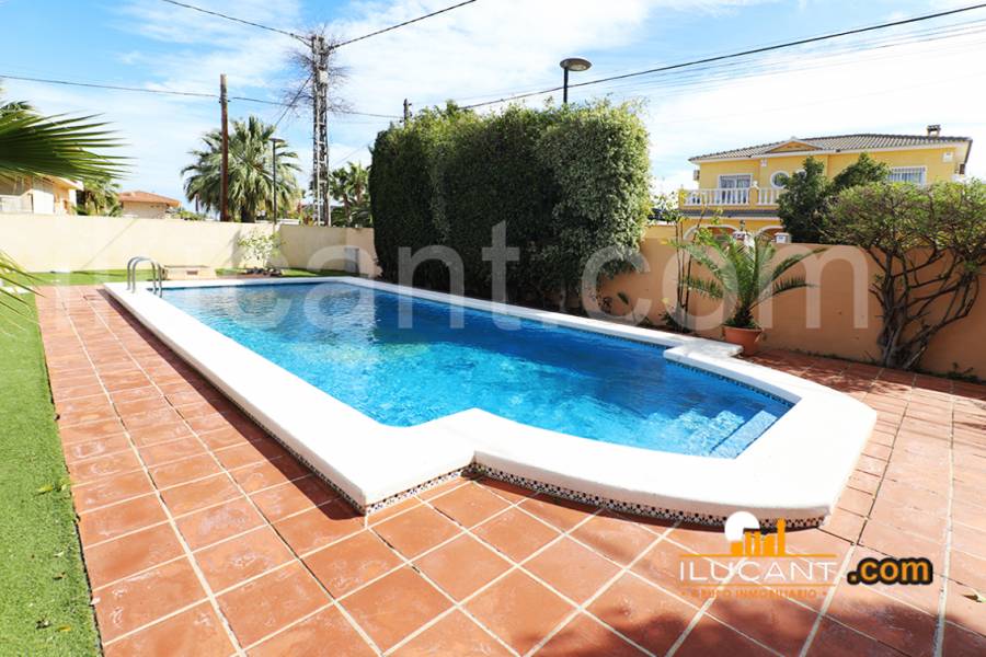 San Vicente del Raspeig,Alicante,España,4 Bedrooms Bedrooms,3 BathroomsBathrooms,Chalets,34175
