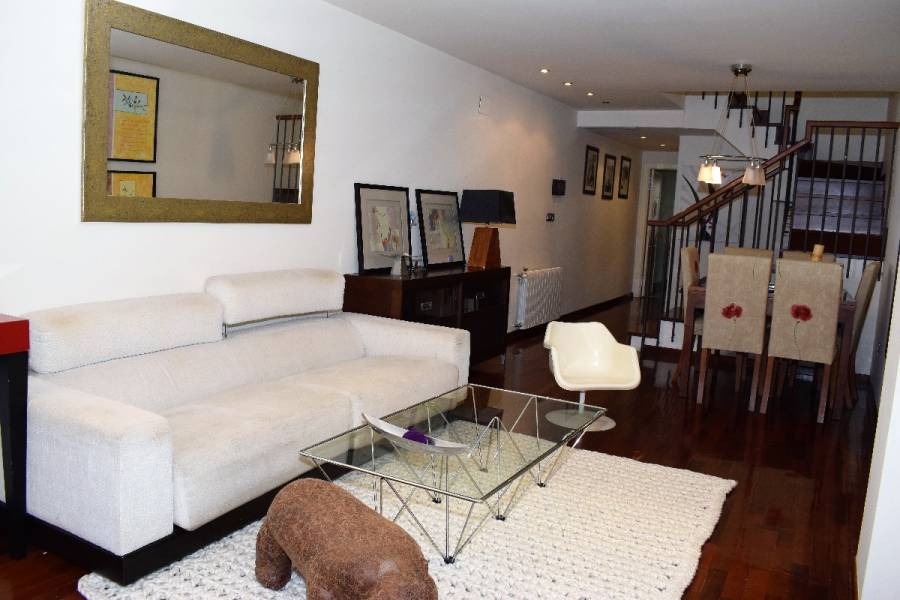 Elche,Alicante,España,4 Bedrooms Bedrooms,2 BathroomsBathrooms,Dúplex,34200