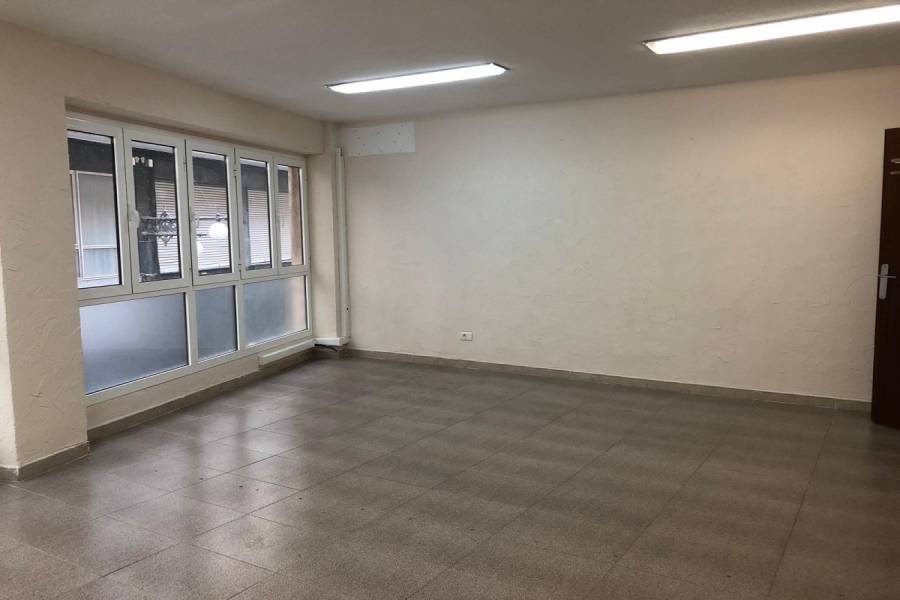 Elche,Alicante,España,3 Bedrooms Bedrooms,Entresuelo,34205