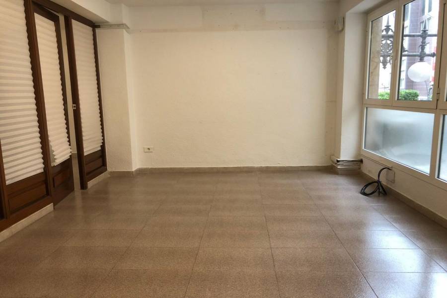 Elche,Alicante,España,3 Bedrooms Bedrooms,Entresuelo,34205