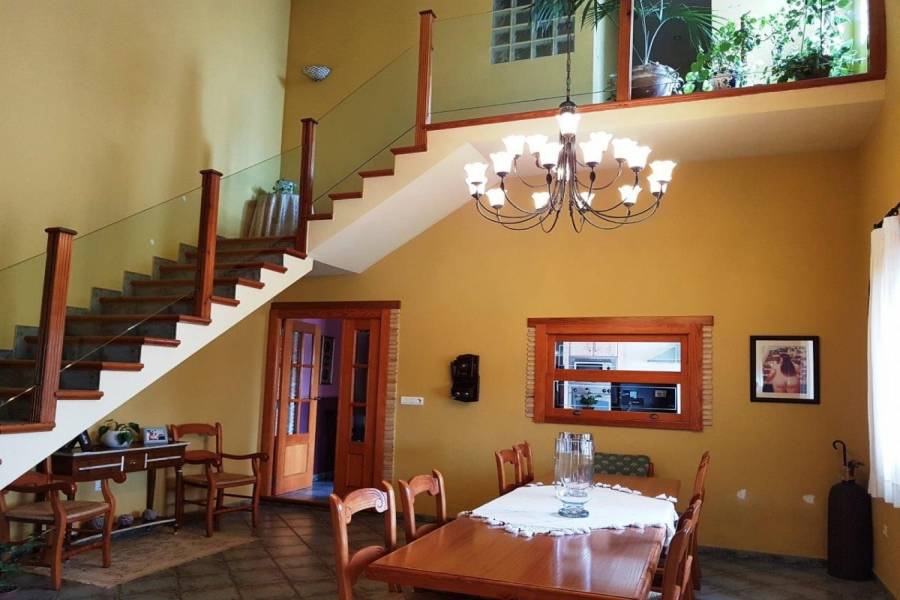 Villena,Alicante,España,4 Bedrooms Bedrooms,2 BathroomsBathrooms,Chalets,34281