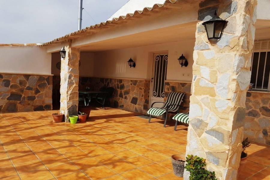 Villena,Alicante,España,4 Bedrooms Bedrooms,2 BathroomsBathrooms,Chalets,34281