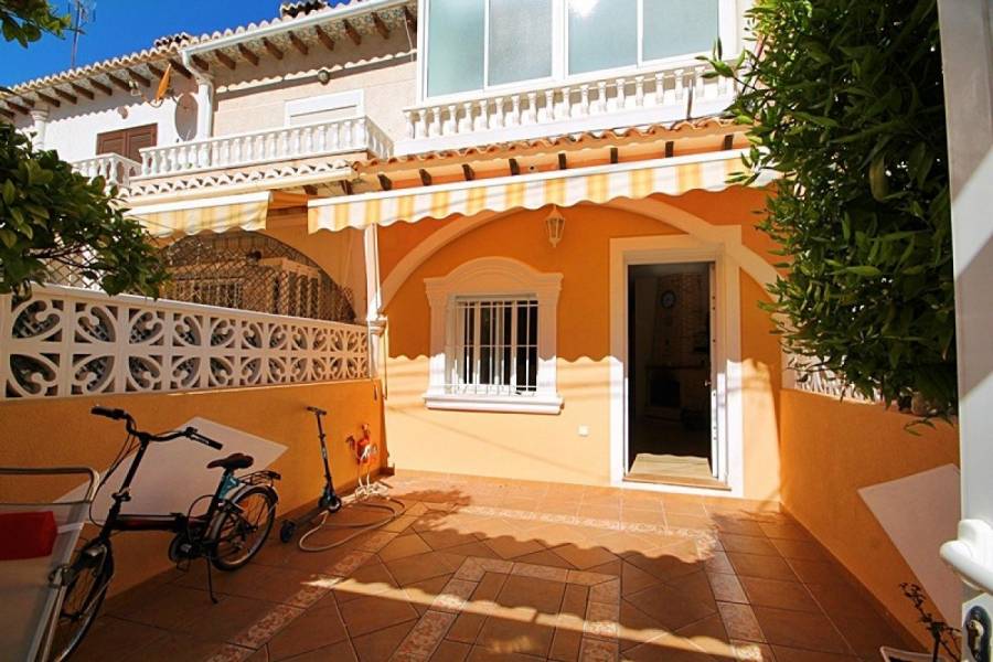 Torrevieja,Alicante,España,4 Bedrooms Bedrooms,1 BañoBathrooms,Adosada,34379