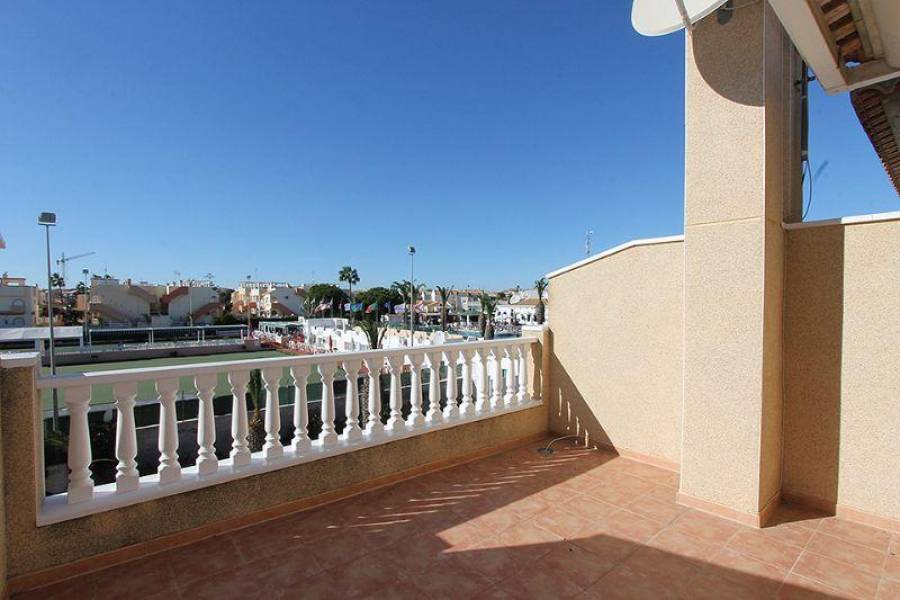 Orihuela,Alicante,España,3 Bedrooms Bedrooms,2 BathroomsBathrooms,Fincas-Villas,3896