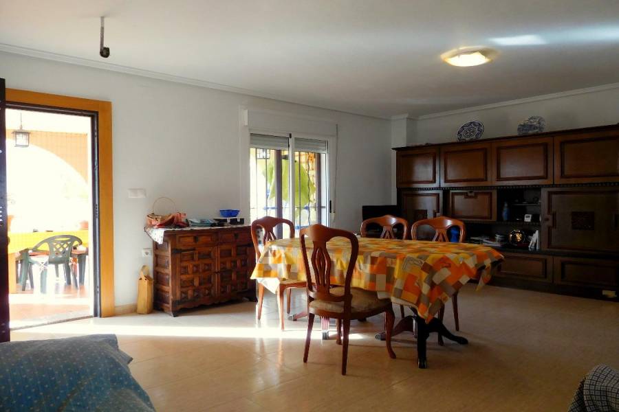 Monforte del Cid,Alicante,España,3 Bedrooms Bedrooms,2 BathroomsBathrooms,Chalets,34484