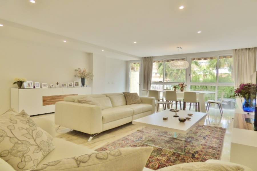 Alicante,Alicante,España,4 Bedrooms Bedrooms,4 BathroomsBathrooms,Adosada,34490