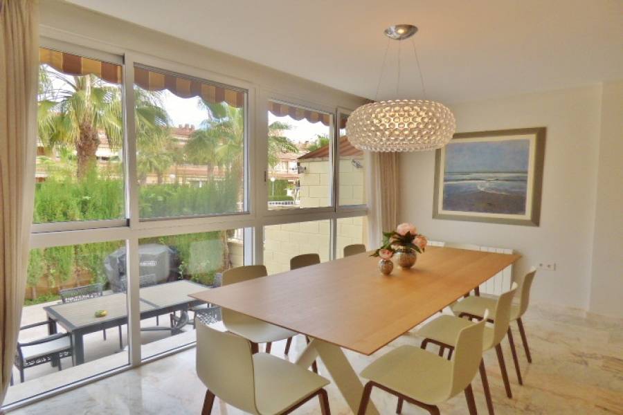 Alicante,Alicante,España,4 Bedrooms Bedrooms,4 BathroomsBathrooms,Adosada,34490