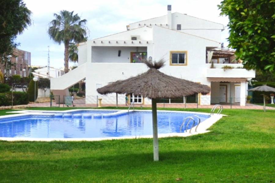 Alicante,Alicante,España,4 Bedrooms Bedrooms,2 BathroomsBathrooms,Planta baja,34498