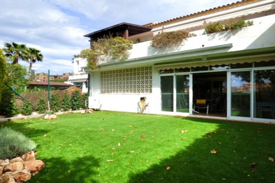 Alicante,Alicante,España,4 Bedrooms Bedrooms,2 BathroomsBathrooms,Planta baja,34498
