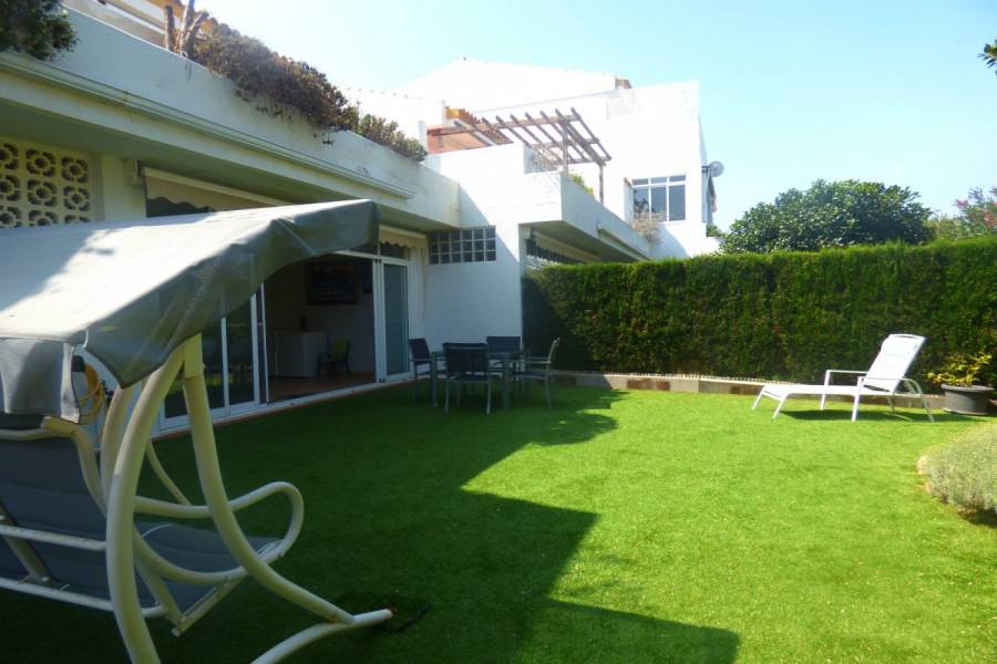 Alicante,Alicante,España,4 Bedrooms Bedrooms,2 BathroomsBathrooms,Planta baja,34498