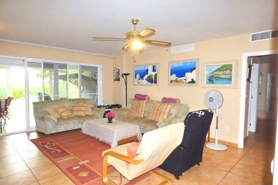 Alicante,Alicante,España,4 Bedrooms Bedrooms,2 BathroomsBathrooms,Planta baja,34498