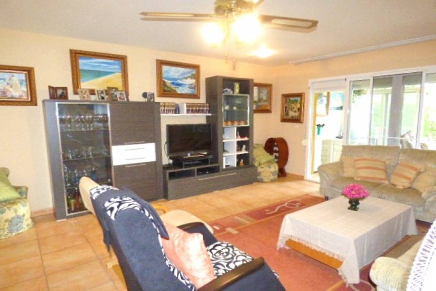 Alicante,Alicante,España,4 Bedrooms Bedrooms,2 BathroomsBathrooms,Planta baja,34498