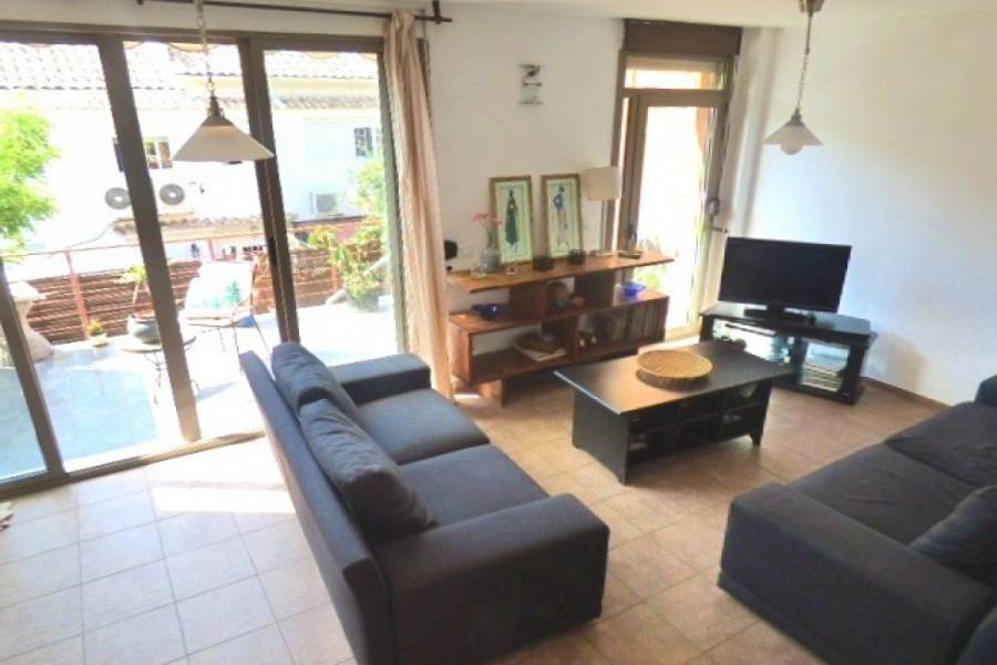 Alicante,Alicante,España,5 Bedrooms Bedrooms,1 BañoBathrooms,Adosada,34506