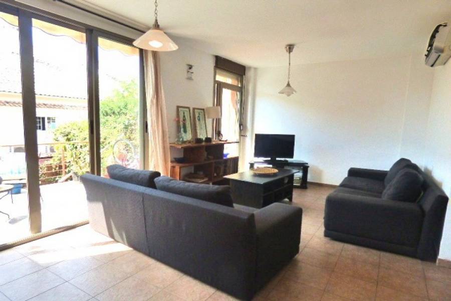 Alicante,Alicante,España,5 Bedrooms Bedrooms,1 BañoBathrooms,Adosada,34506