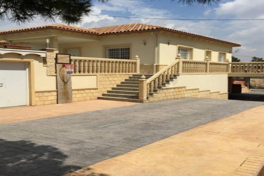 Elche,Alicante,España,5 Bedrooms Bedrooms,4 BathroomsBathrooms,Chalets,34575