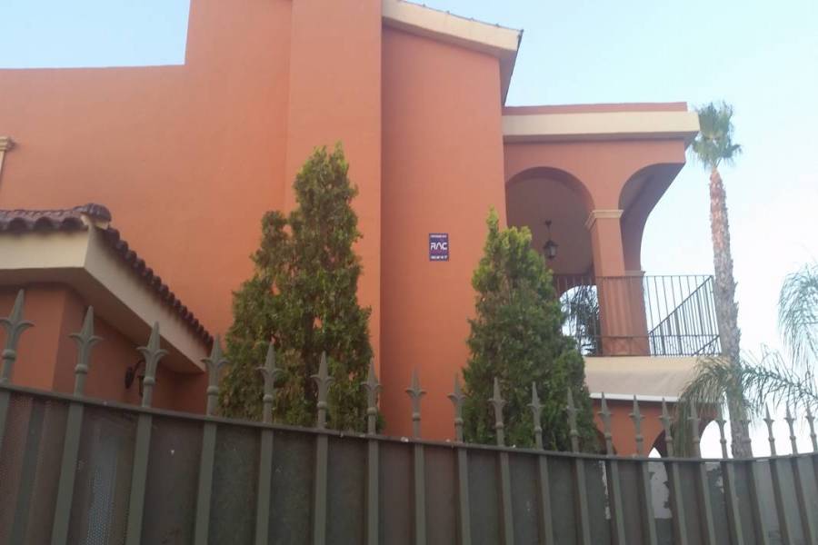 Elche,Alicante,España,5 Bedrooms Bedrooms,2 BathroomsBathrooms,Chalets,34577