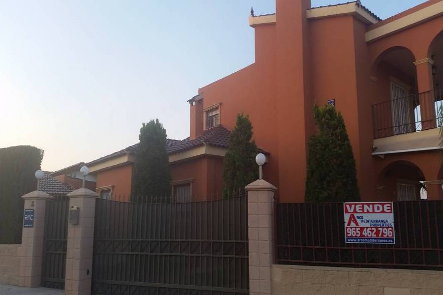 Elche,Alicante,España,5 Bedrooms Bedrooms,2 BathroomsBathrooms,Chalets,34577