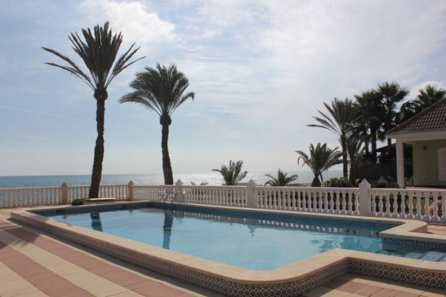 Torrevieja,Alicante,España,6 Bedrooms Bedrooms,3 BathroomsBathrooms,Chalets,34592
