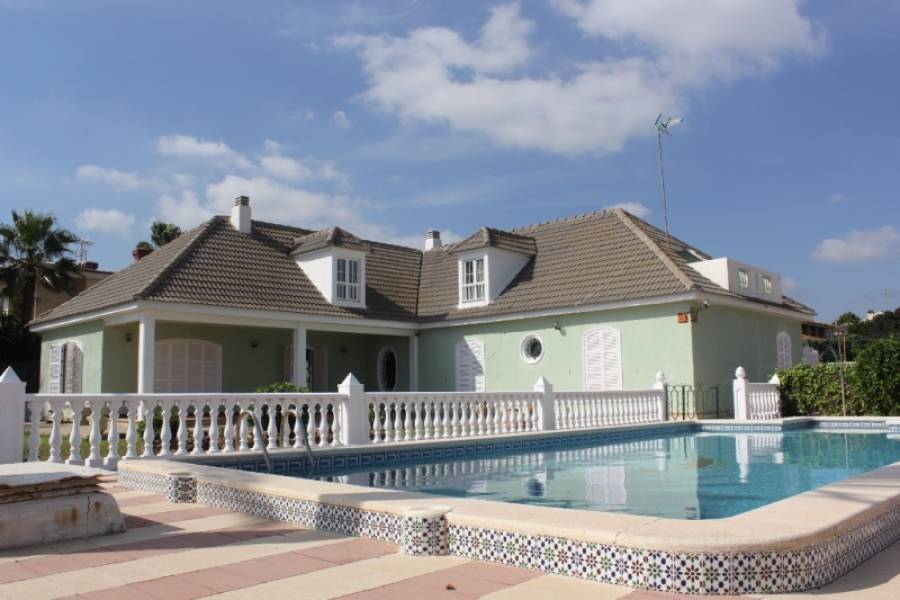 Torrevieja,Alicante,España,6 Bedrooms Bedrooms,3 BathroomsBathrooms,Chalets,34592