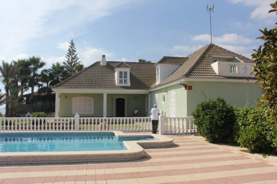 Torrevieja,Alicante,España,6 Bedrooms Bedrooms,3 BathroomsBathrooms,Chalets,34592