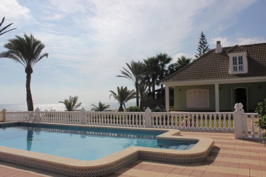Torrevieja,Alicante,España,6 Bedrooms Bedrooms,3 BathroomsBathrooms,Chalets,34592