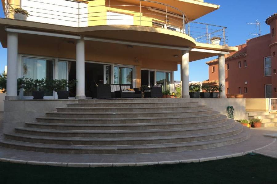 Alicante,Alicante,España,5 Bedrooms Bedrooms,5 BathroomsBathrooms,Chalets,34596