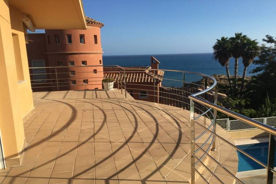 Alicante,Alicante,España,5 Bedrooms Bedrooms,5 BathroomsBathrooms,Chalets,34596