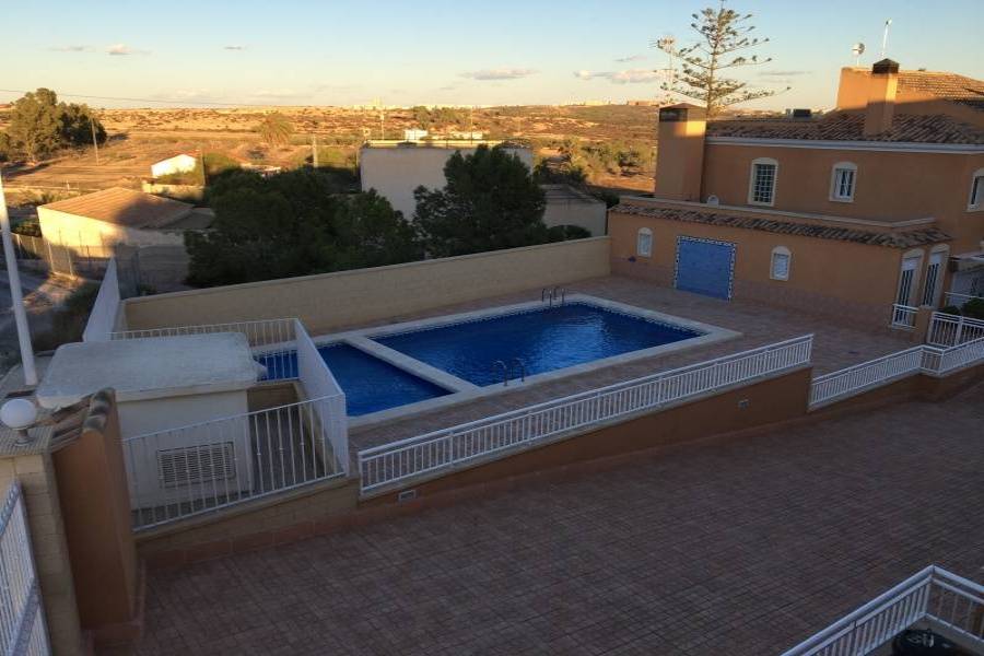 Elche,Alicante,España,3 Bedrooms Bedrooms,2 BathroomsBathrooms,Adosada,34600
