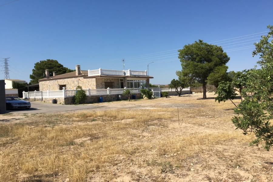 Crevillent,Alicante,España,4 Bedrooms Bedrooms,2 BathroomsBathrooms,Chalets,34638