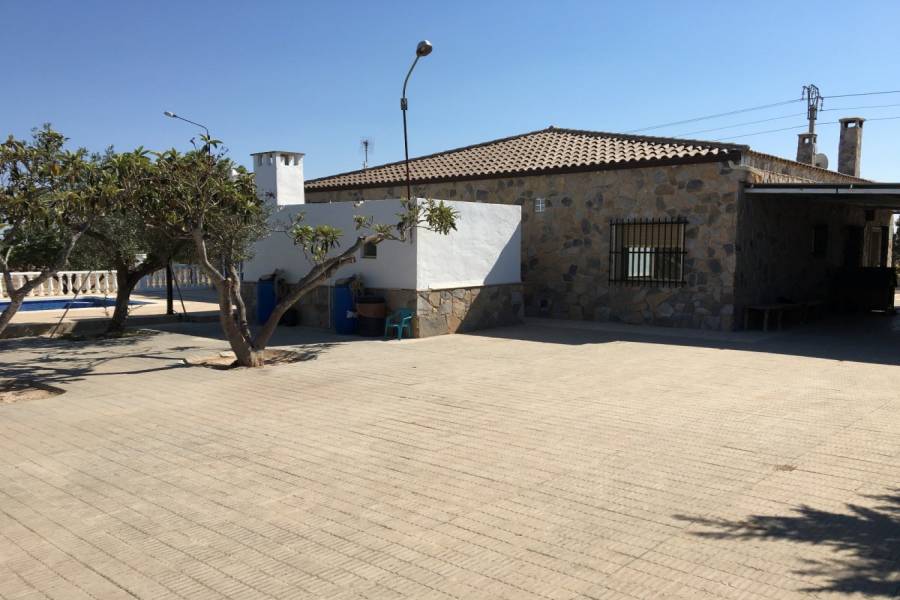 Crevillent,Alicante,España,4 Bedrooms Bedrooms,2 BathroomsBathrooms,Chalets,34638