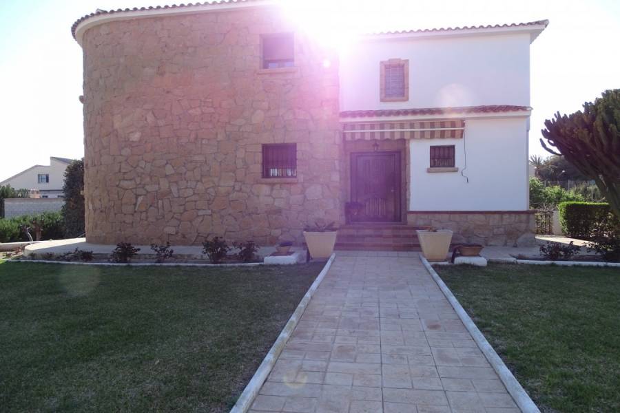 San Vicente del Raspeig,Alicante,España,4 Bedrooms Bedrooms,3 BathroomsBathrooms,Chalets,34643