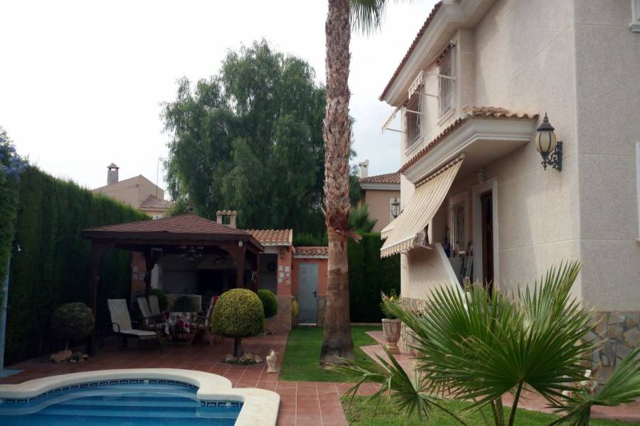 San Vicente del Raspeig,Alicante,España,5 Bedrooms Bedrooms,2 BathroomsBathrooms,Chalets,34644