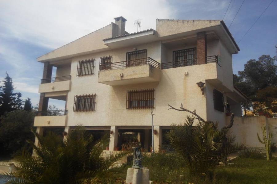 San Vicente del Raspeig,Alicante,España,8 Bedrooms Bedrooms,3 BathroomsBathrooms,Chalets,34645