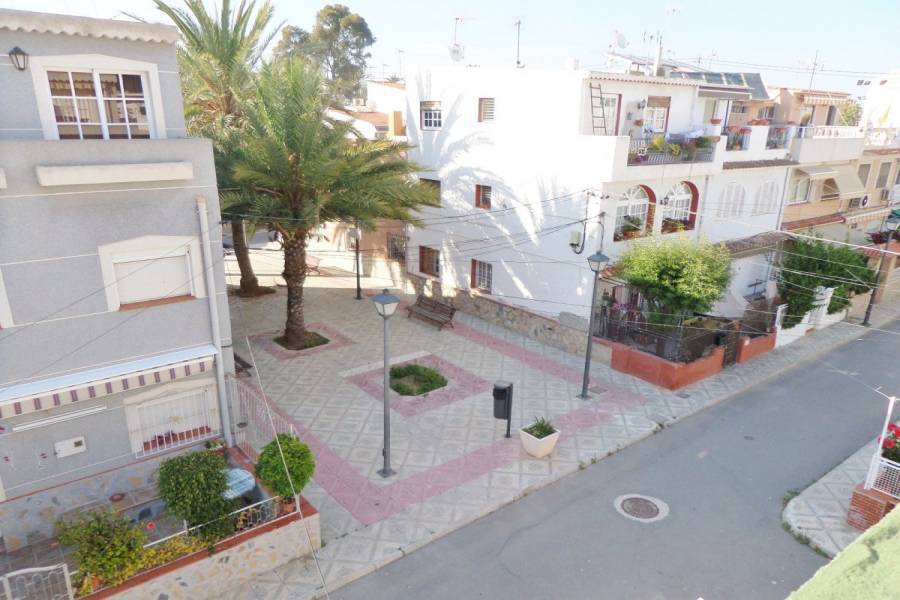 Alicante,Alicante,España,4 Bedrooms Bedrooms,2 BathroomsBathrooms,Adosada,34698