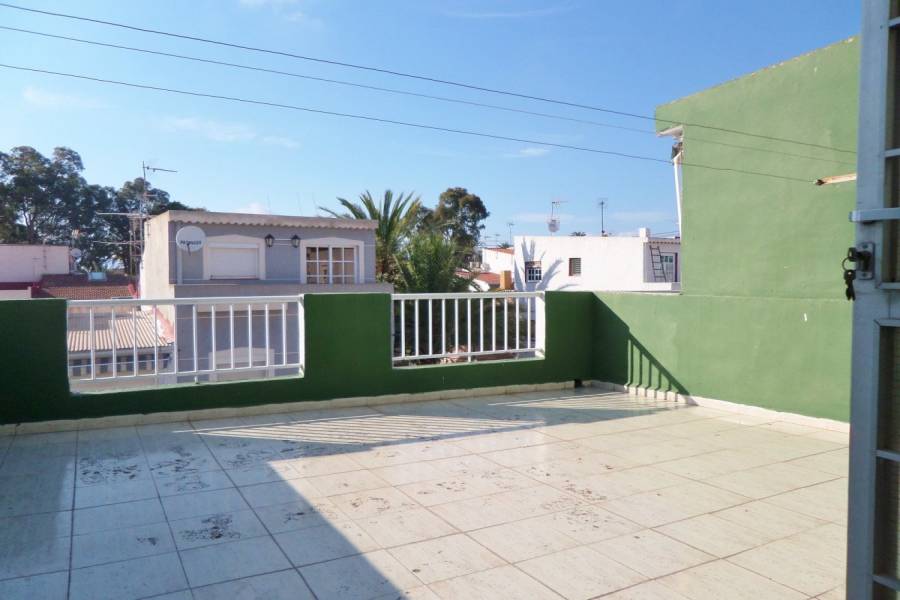 Alicante,Alicante,España,4 Bedrooms Bedrooms,2 BathroomsBathrooms,Adosada,34698