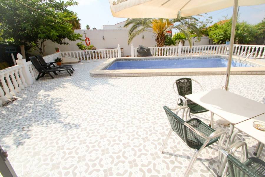 Torrevieja,Alicante,España,3 Bedrooms Bedrooms,2 BathroomsBathrooms,Chalets,34780
