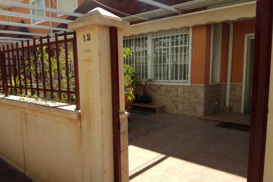 Elche,Alicante,España,3 Bedrooms Bedrooms,2 BathroomsBathrooms,Adosada,34808