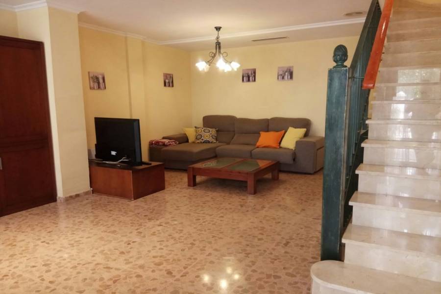Elche,Alicante,España,3 Bedrooms Bedrooms,2 BathroomsBathrooms,Adosada,34808