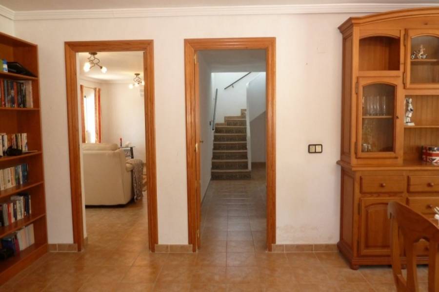 Alicante,Alicante,España,4 Bedrooms Bedrooms,2 BathroomsBathrooms,Chalets,34841