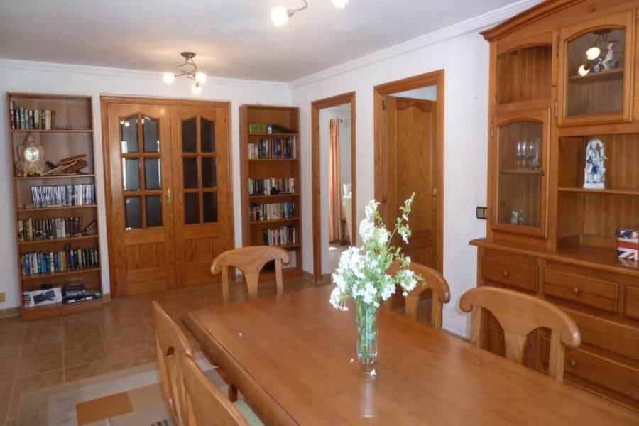 Alicante,Alicante,España,4 Bedrooms Bedrooms,2 BathroomsBathrooms,Chalets,34841
